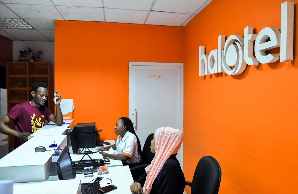 Tổng doanh thu của Viettel đạt hơn 251.000 tỷ đồng, chiếm 50% toàn ngành viễn thông ảnh 2