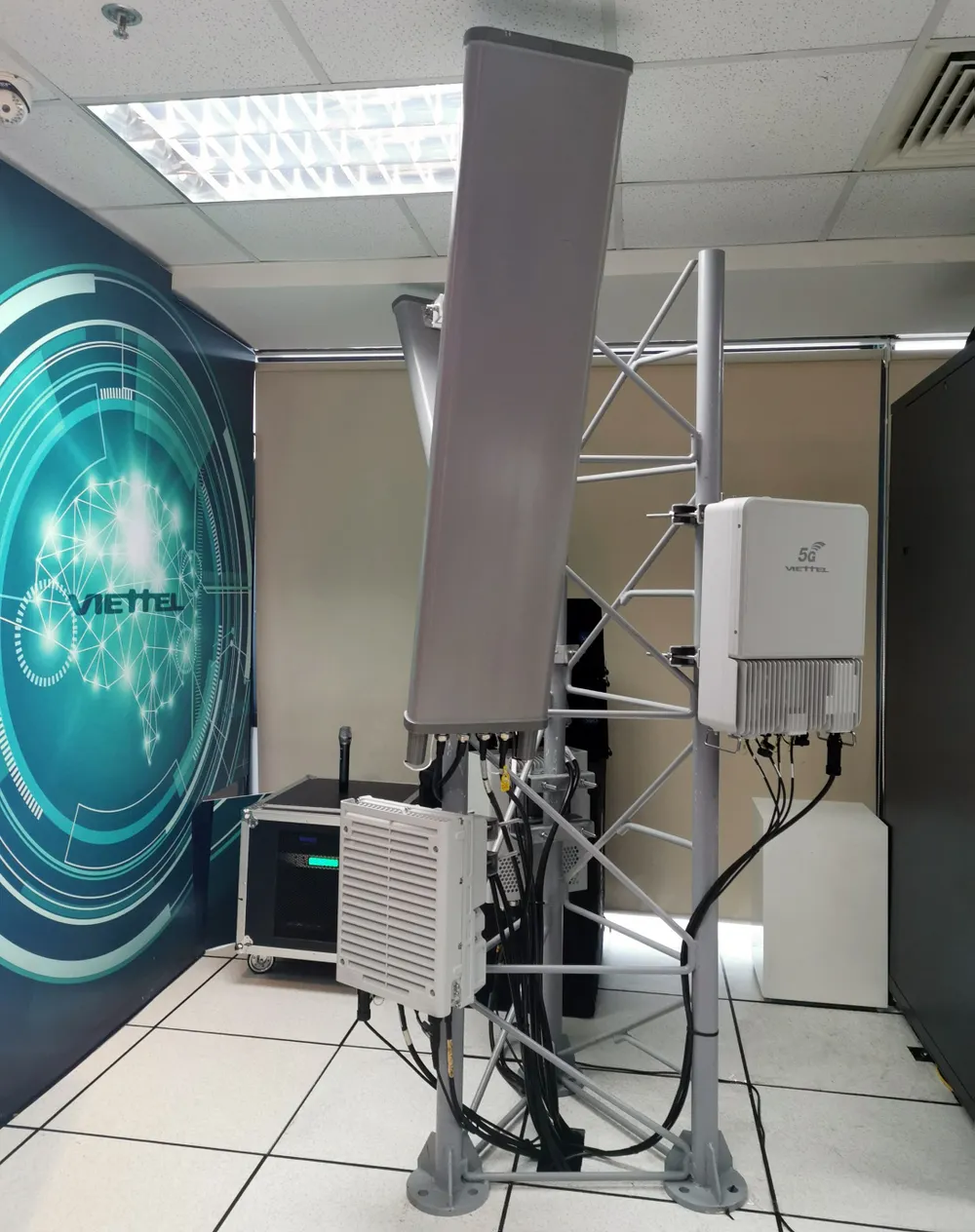 Cuộc gọi video đầu tiên trên thiết bị mạng 5G “Make in Vietnam - Made by Viettel” ảnh 2