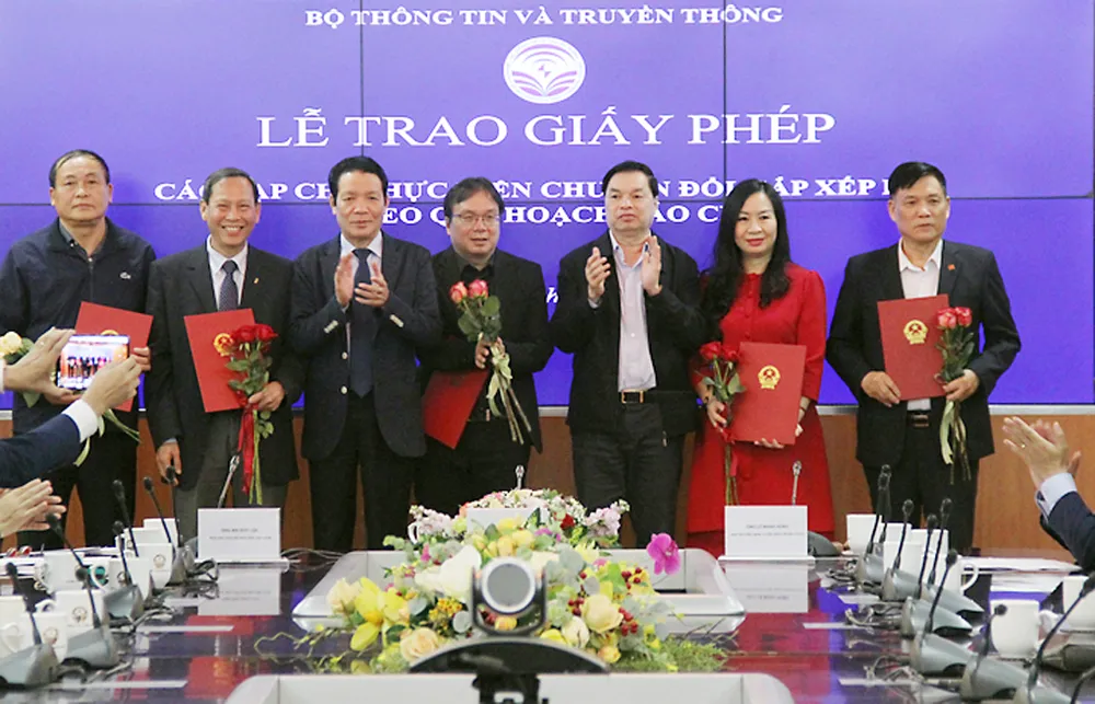 Trao giấy phép cho 18 tạp chí chuyển đổi, sắp xếp lại theo quy hoạch báo chí đến 2025 ảnh 2