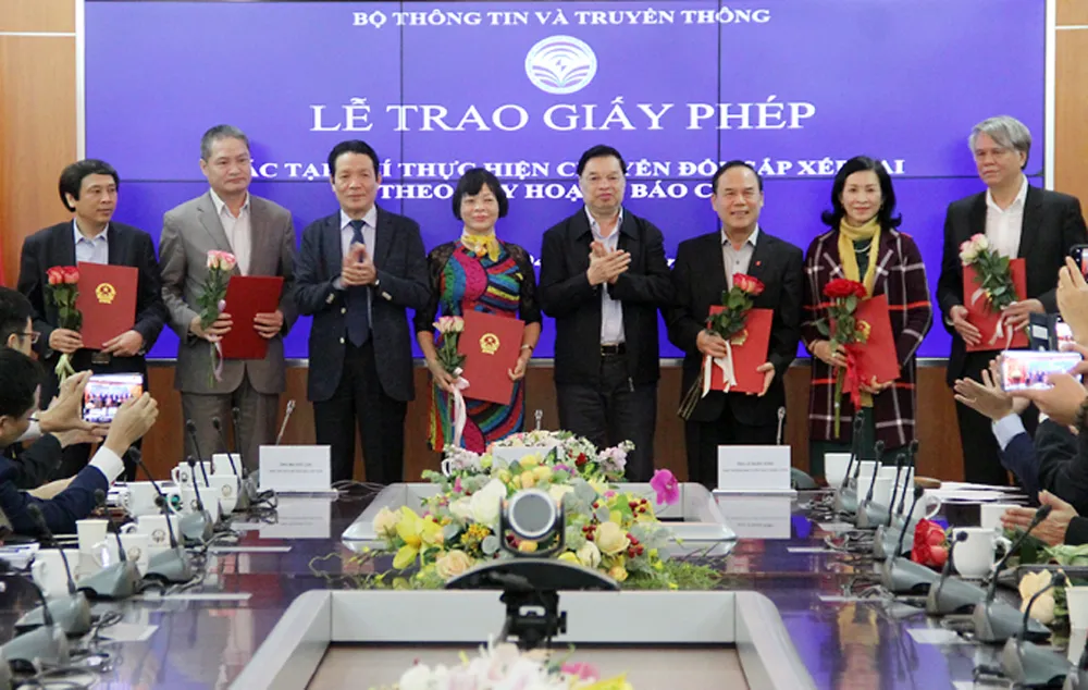 Trao giấy phép cho 18 tạp chí chuyển đổi, sắp xếp lại theo quy hoạch báo chí đến 2025 ảnh 1