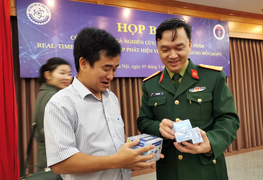 Chính thức cấp phép sản xuất đại trà bộ kít phát hiện nhanh dịch Covid-19 ảnh 2 Chính thức cấp phép sản xuất đại trà bộ kít phát hiện nhanh dịch Covid-19 ảnh 2