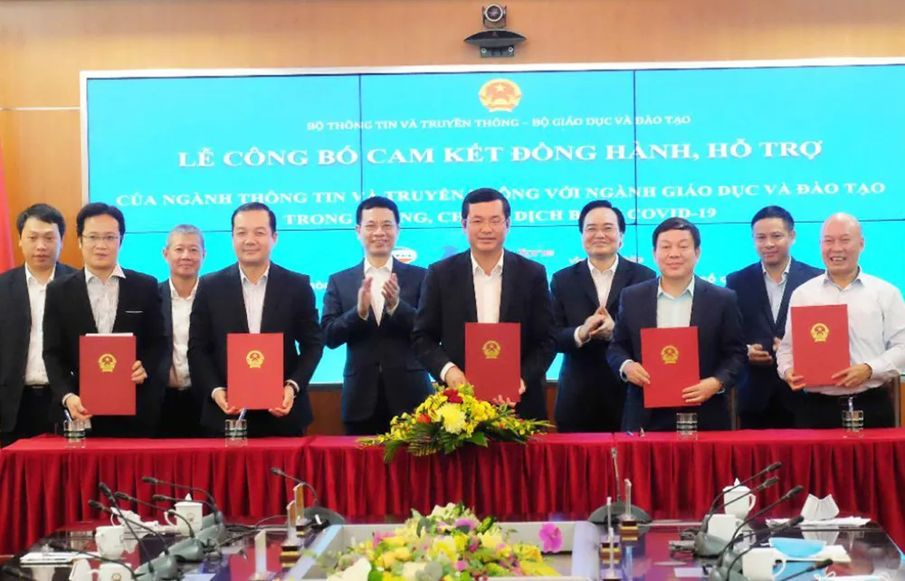 Cam kết hỗ trợ ngành Giáo dục để “tạm dừng đến trường, không dừng việc học” trong dịch Covid-19 ảnh 1