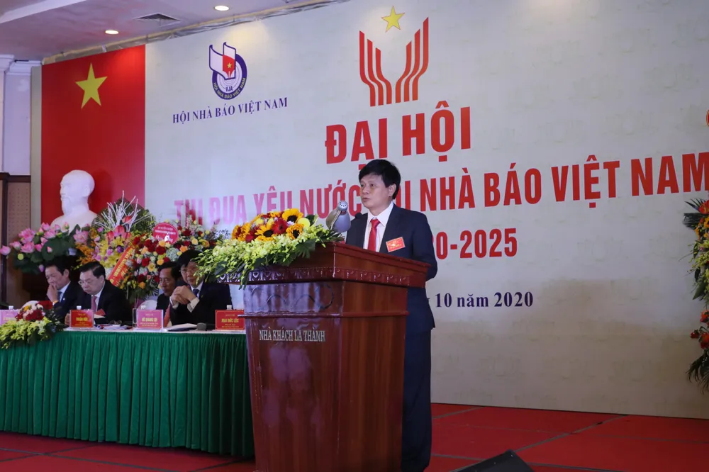 Nêu cao tinh thần sẵn sàng dấn thân, đối mặt với gian khổ, hiểm nguy của các nhà báo ảnh 5