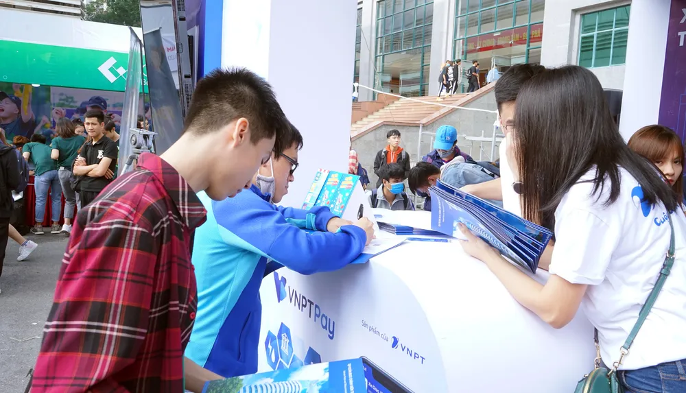 VNPT luôn tạo cơ hội phát triển cho các sinh viên mới và sắp ra trường ảnh 1