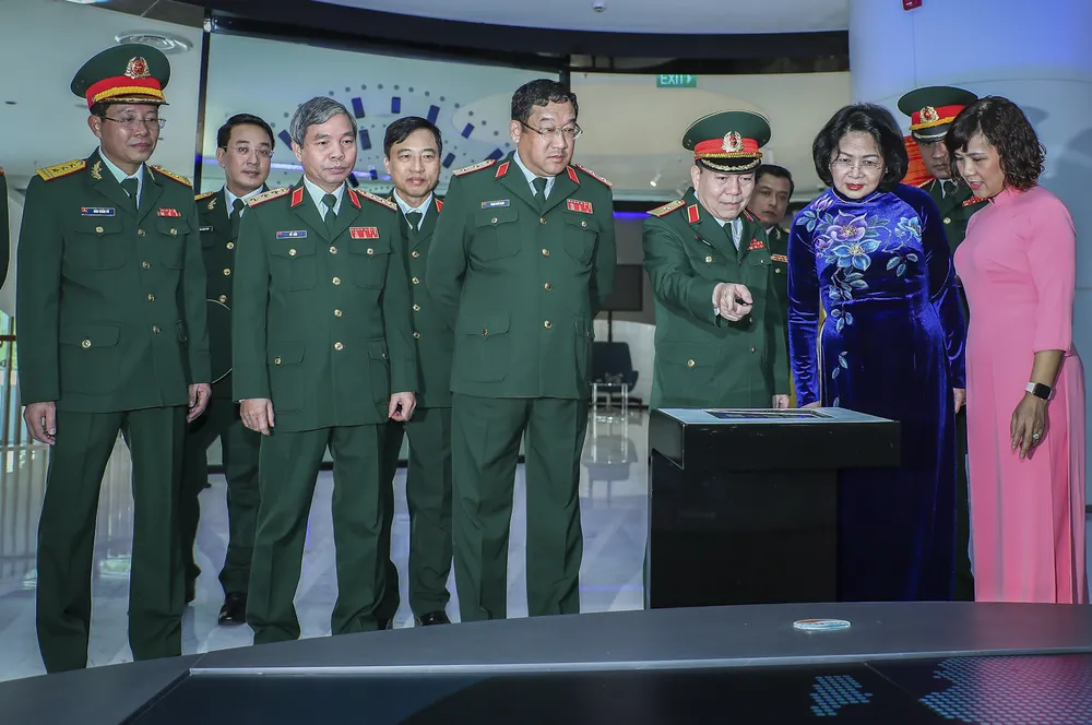 Viettel Networks vinh dự đón nhận danh hiệu Anh hùng Lao động  ​ ảnh 1