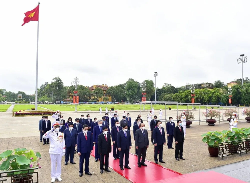 Lãnh đạo Đảng, Nhà nước vào Lăng viếng Chủ tịch Hồ Chí Minh ảnh 2