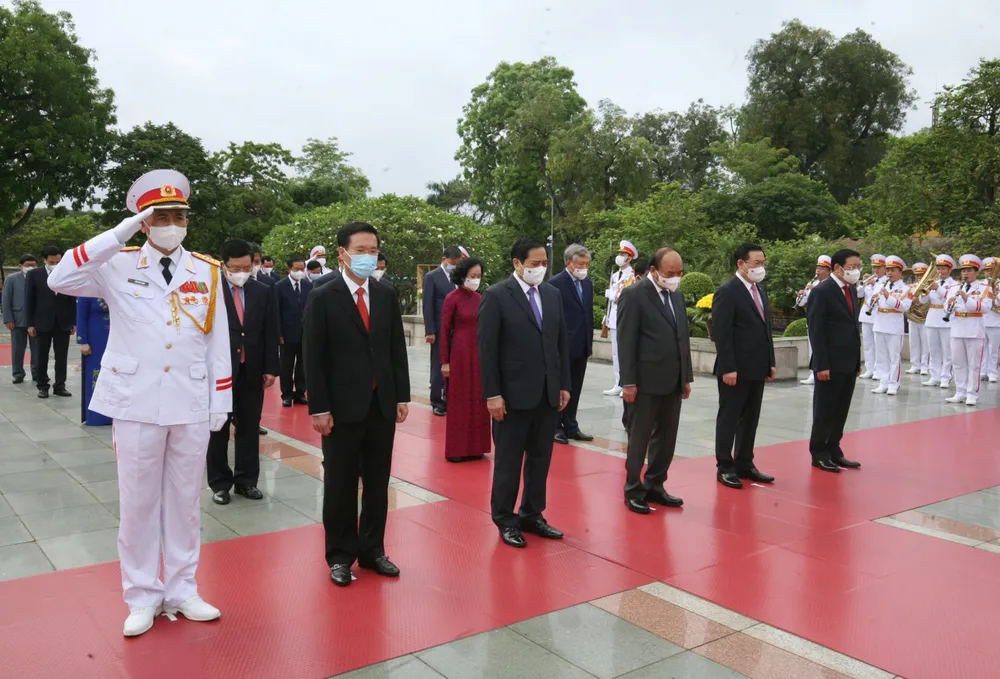 Lãnh đạo Đảng, Nhà nước vào Lăng viếng Chủ tịch Hồ Chí Minh ảnh 7