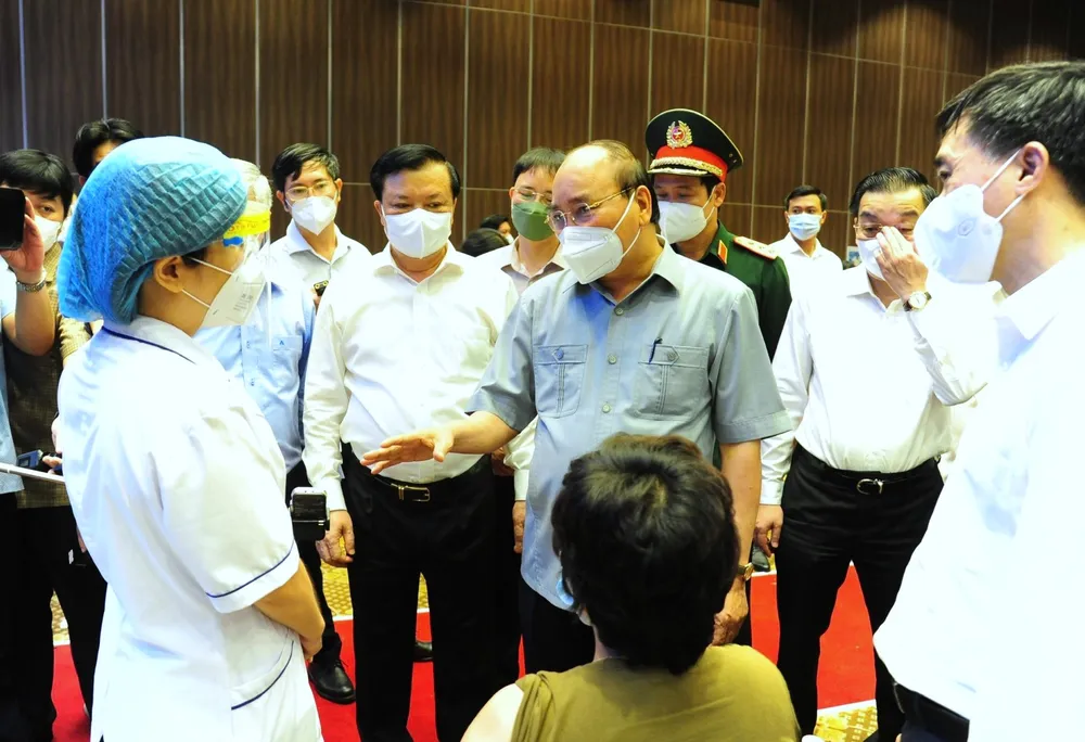 Chủ tịch nước thăm hỏi, động viên người dân và các lực lượng tuyến đầu chống Covid-19 ở Hà Nội ảnh 5