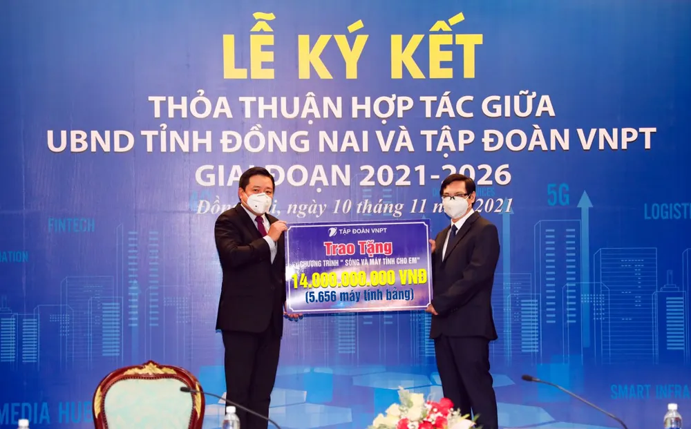 VNPT tặng 8.343 máy tính bảng cho học sinh khó khăn ở Đồng Nai và Long An ảnh 1