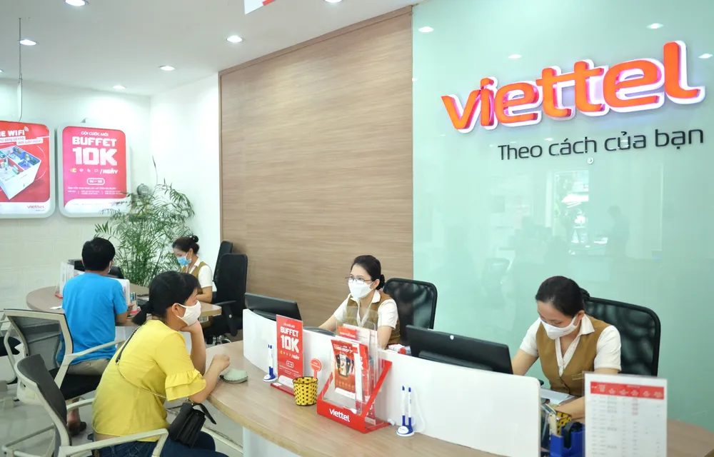 Viettel cấp tốc hỗ trợ người dân các tỉnh chịu ảnh hưởng bão Noru ảnh 1