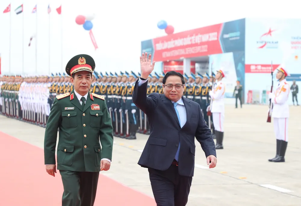Thủ tướng Phạm Minh Chính và Đại tướng Phan Văn Giang tại lễ khai mạc triển lãm. Ảnh: QUANG PHÚC