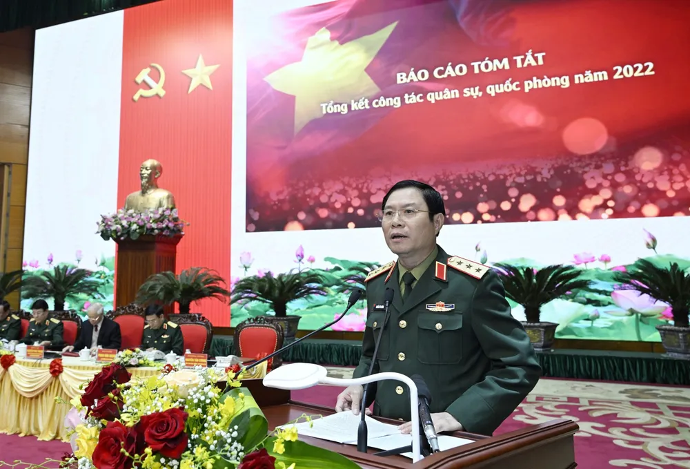 Thượng tướng Nguyễn Tân Cương, Tổng Tham mưu trưởng QĐNDVN, Thứ trưởng Bộ Quốc phòng trình bày báo cáo tại hội nghị. Ảnh: VIẾT CHUNG