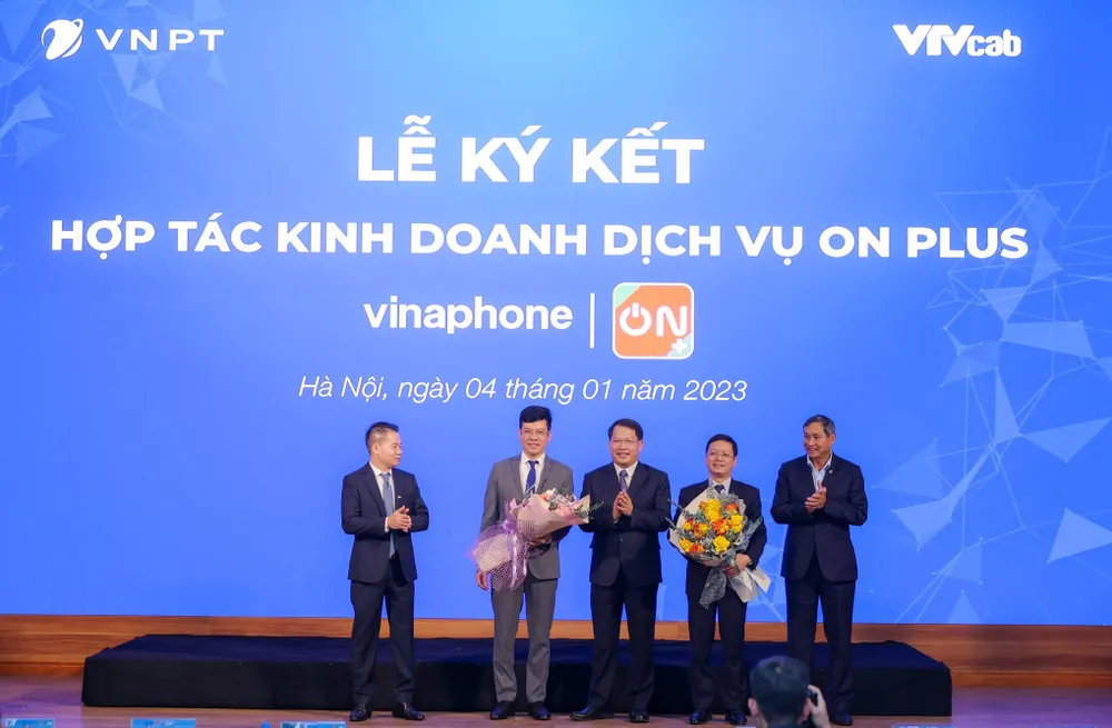 VNPT VinaPhone, VNPT Media và VTVCab chính thức hợp tác kinh doanh, ra mắt dịch vụ ON Plus ngày 4-1, tại Hà Nội.