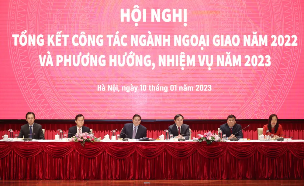 Thủ tướng Phạm Minh Chính cùng lãnh đạo Bộ Ngoại giao chủ trì hội nghị. Ảnh: QUANG PHÚC