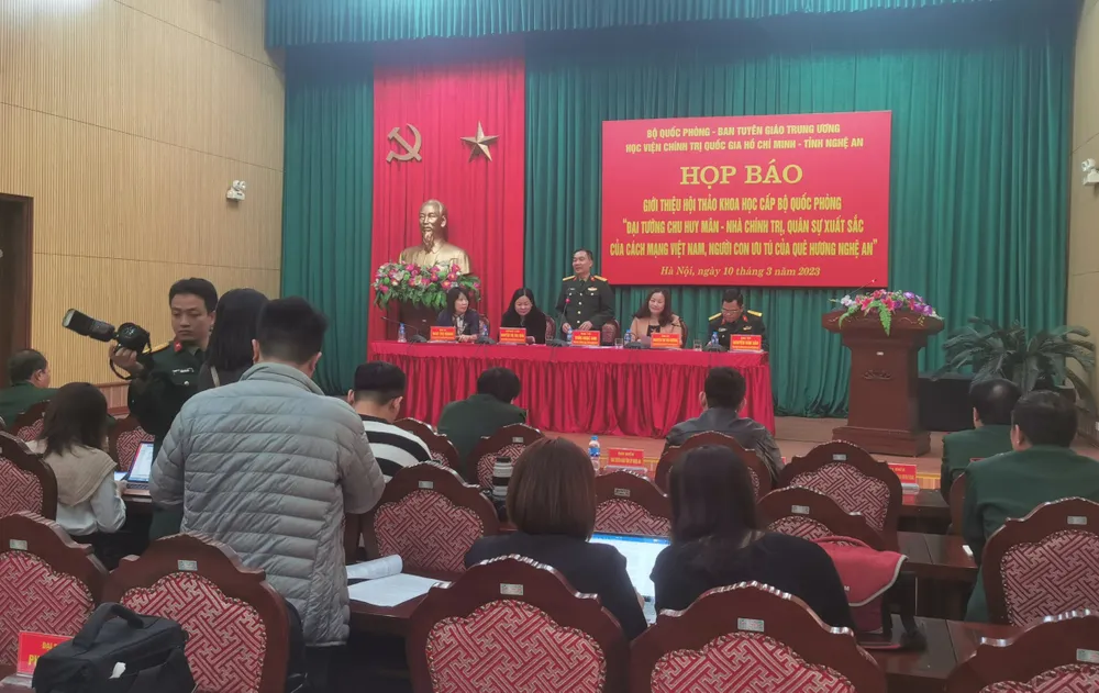 Quang cảnh cuộc họp báo. Ảnh: TRẦN BÌNH