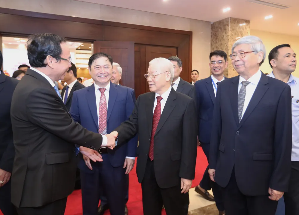 Tổng Bí thư Nguyễn Phú Trọng và Bí thư Thành ủy TPHCM Nguyễn Văn Nên tại lễ kỷ niệm. Ảnh: QUANG PHÚC Tổng Bí thư Nguyễn Phú Trọng và Bí thư Thành ủy TPHCM Nguyễn Văn Nên tại lễ kỷ niệm. Ảnh: QUANG PHÚC