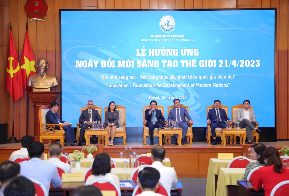 Các đại biểu, khách mời giao lưu, chia sẻ về hoạt động ĐMST tại sự kiện. Ảnh T.B Các đại biểu, khách mời giao lưu, chia sẻ về hoạt động ĐMST tại sự kiện. Ảnh T.B