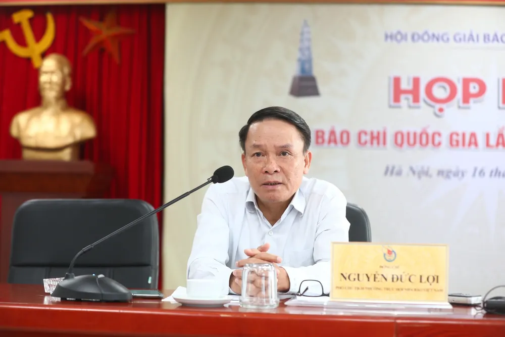 Phó Chủ tịch Thường trực Hội Nhà báo Việt Nam Nguyễn Đức Lợi chủ trì họp báo và trả lời các câu hỏi của phóng viên. Ảnh: TRẦN BÌNH