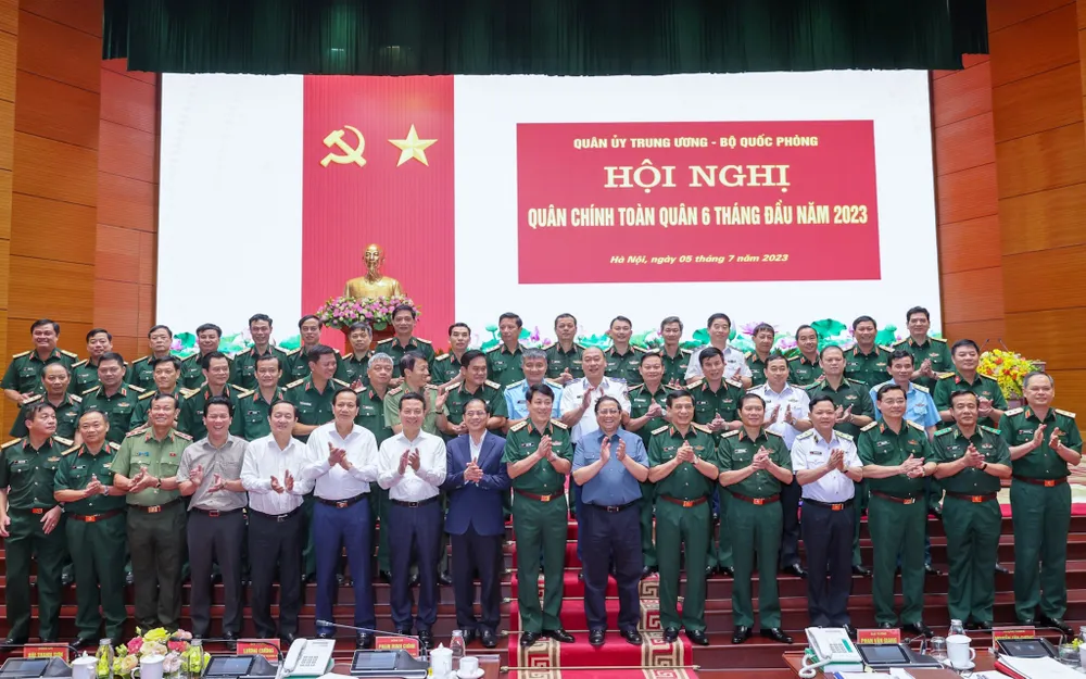 Thủ tướng Phạm MInh Chính cùng lãnh đạo Quân ủy Trung ương, Bộ Quốc phòng và các bộ, ngành tại hội nghị. Ảnh: VIẾT CHUNG Thủ tướng Phạm MInh Chính cùng lãnh đạo Quân ủy Trung ương, Bộ Quốc phòng và các bộ, ngành tại hội nghị. Ảnh: VIẾT CHUNG