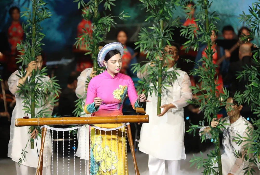 Nhiều tiết mục văn nghệ đặc sắc diễn ra tại chương trình kỷ niệm Nhiều tiết mục văn nghệ đặc sắc diễn ra tại chương trình kỷ niệm