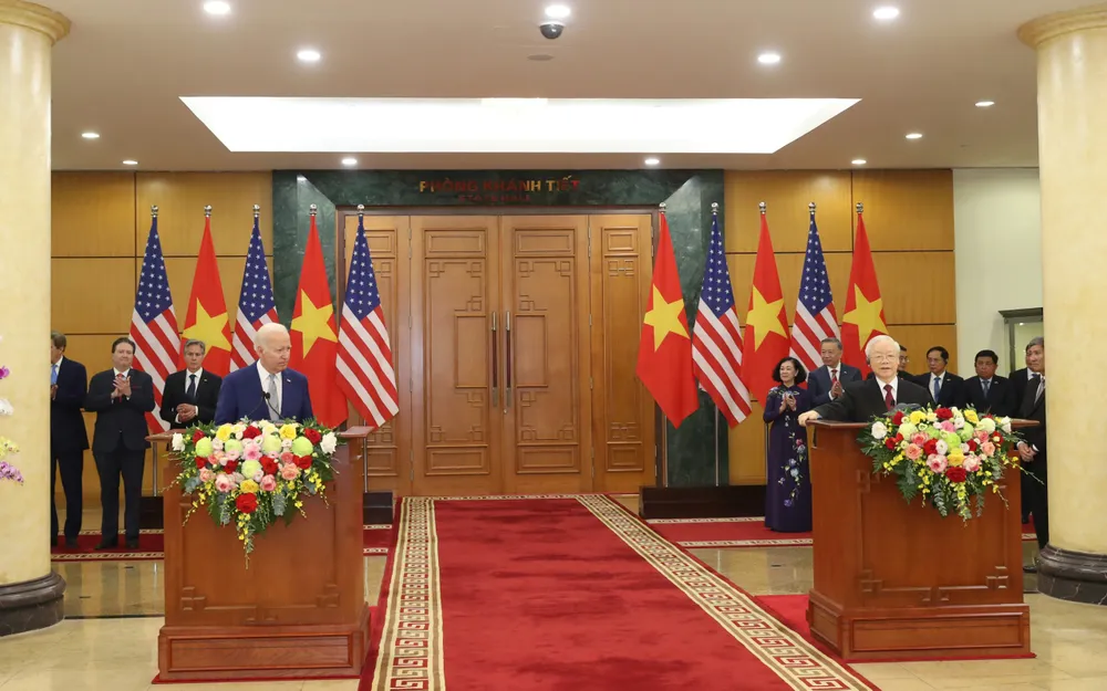 Tổng Bí thư Nguyễn Phú Trọng và Tổng thống Joe Biden phát biểu với báo chí sau cuộc hội đàm chiều 10-9, tại trụ sở Trung ương Đảng. Ảnh QUANG PHÚC Tổng Bí thư Nguyễn Phú Trọng và Tổng thống Joe Biden phát biểu với báo chí sau cuộc hội đàm chiều 10-9, tại trụ sở Trung ương Đảng. Ảnh QUANG PHÚC