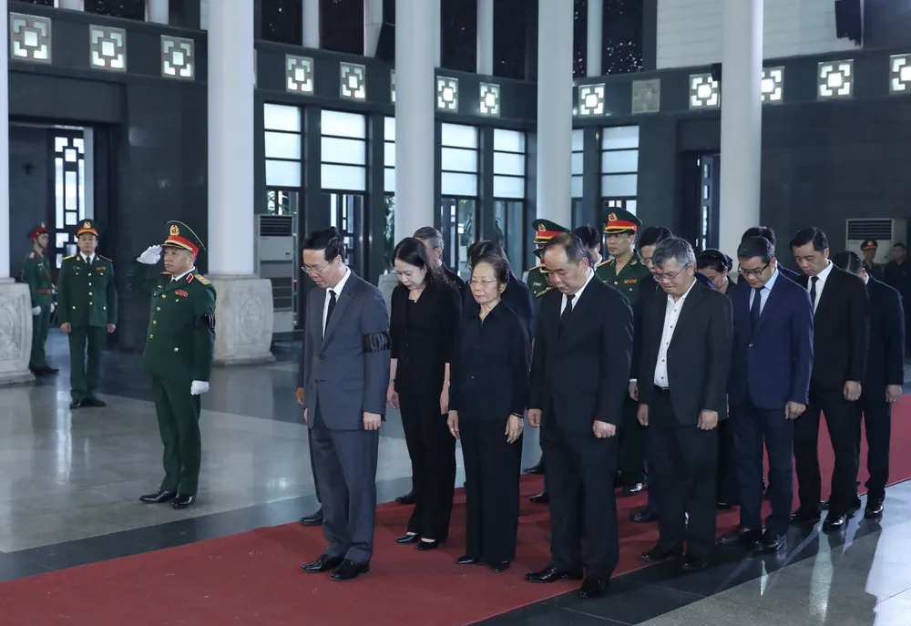 Đoàn Chủ tịch nước do Chủ tịch nước Võ Văn Thưởng dẫn đầu viếng Thượng tướng Nguyễn Chí Vịnh. Ảnh QUANG PHÚC Đoàn Chủ tịch nước do Chủ tịch nước Võ Văn Thưởng dẫn đầu viếng Thượng tướng Nguyễn Chí Vịnh. Ảnh QUANG PHÚC