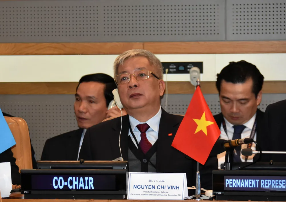 Thượng tướng Nguyễn Chí Vịnh tại Hội thảo Liên hợp quốc “Việt Nam khắc phục hậu quả chiến tranh, nỗ lực vì hòa bình và phát triển bền vững” ở New York, Hoa Kỳ, tháng 3-2019. Ảnh: YÊN BA Thượng tướng Nguyễn Chí Vịnh tại Hội thảo Liên hợp quốc “Việt Nam khắc phục hậu quả chiến tranh, nỗ lực vì hòa bình và phát triển bền vững” ở New York, Hoa Kỳ, tháng 3-2019. Ảnh: YÊN BA