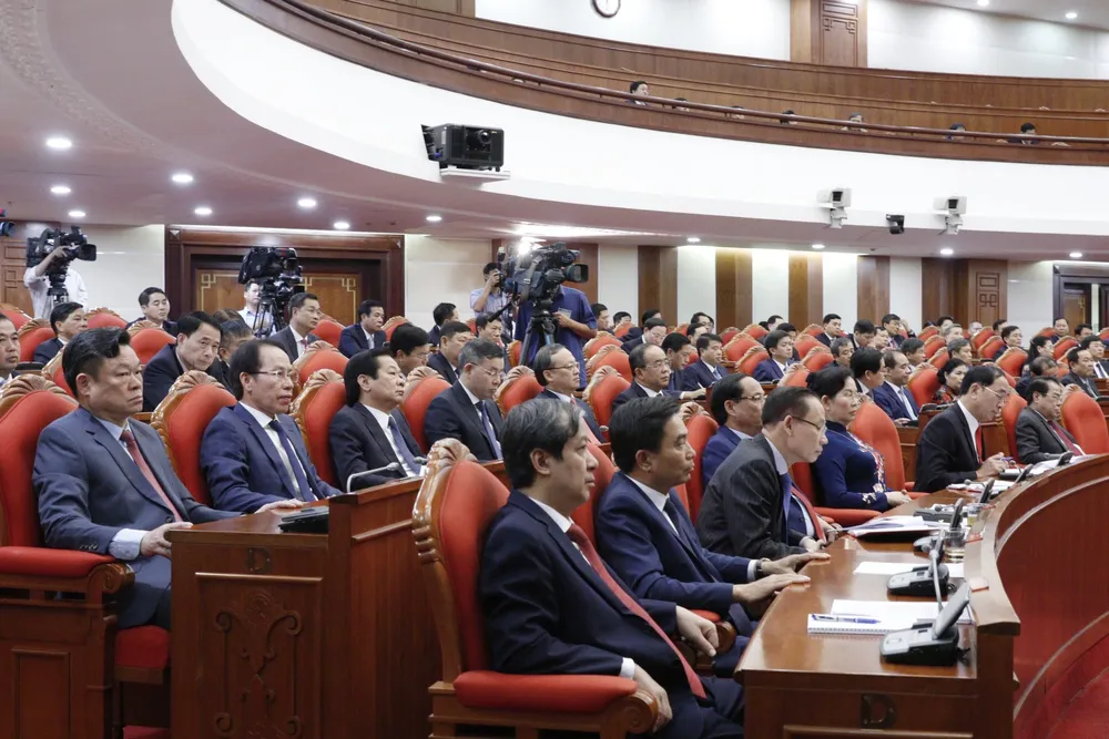 Các đại biểu dự phiên bế mạc Hội nghị Trung ương 8, khóa XIII. Ảnh: VIẾT CHUNG