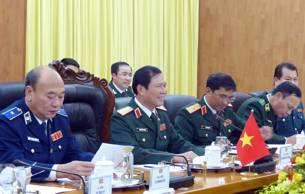 Thượng tướng Nguyễn Tân Cương phát biểu tại hội đàm. Ảnh T.B