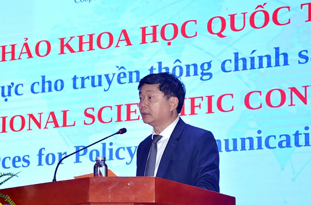 PGS-TS Phạm Minh Sơn, Giám đốc Học viện Báo chí và Tuyên truyền phát biểu tại hội thảo PGS-TS Phạm Minh Sơn, Giám đốc Học viện Báo chí và Tuyên truyền phát biểu tại hội thảo