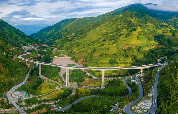 Cầu Móng Sến nằm trên tuyến đường mới, nối cao tốc Nội Bài - Lào Cai đến thị xã Sa Pa Cầu Móng Sến nằm trên tuyến đường mới, nối cao tốc Nội Bài - Lào Cai đến thị xã Sa Pa