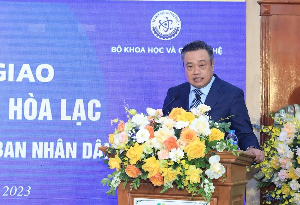 Chủ tịch UBND thành phố Hà Nội Trần Sỹ Thanh phát biểu tại buổi lễ Chủ tịch UBND thành phố Hà Nội Trần Sỹ Thanh phát biểu tại buổi lễ