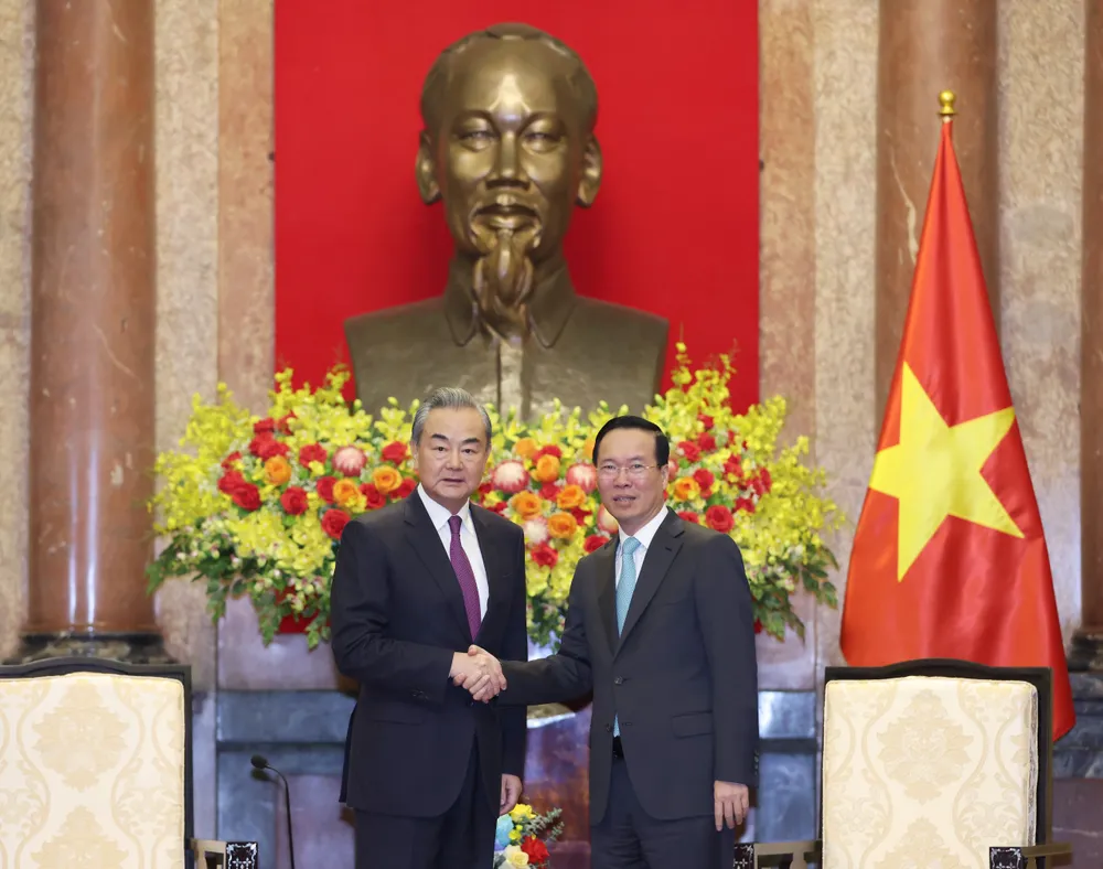 Chủ tịch nước Võ Văn Thưởng và Bộ trưởng Ngoại giao Trung Quốc Vương Nghị chiều 1-12, tại Phủ Chủ tịch. Ảnh QUANG PHÚC Chủ tịch nước Võ Văn Thưởng và Bộ trưởng Ngoại giao Trung Quốc Vương Nghị chiều 1-12, tại Phủ Chủ tịch. Ảnh QUANG PHÚC