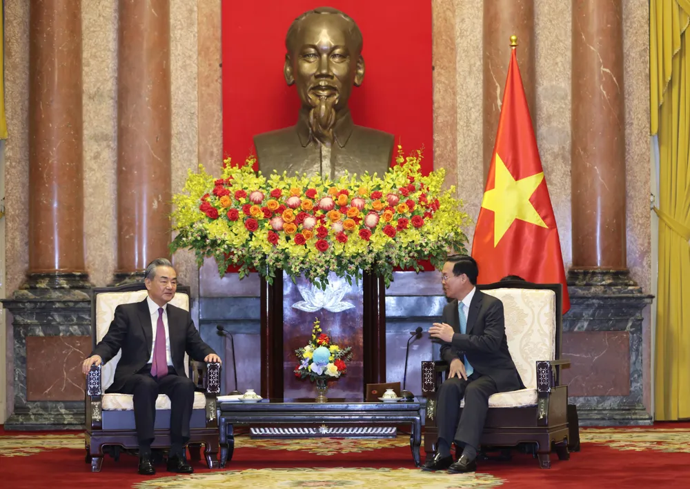 Chủ tịch nước Võ Văn Thưởng trao đổi Bộ trưởng Ngoại giao Trung Quốc Vương Nghị tại buổi tiếp. Ảnh QUANG PHÚC Chủ tịch nước Võ Văn Thưởng trao đổi Bộ trưởng Ngoại giao Trung Quốc Vương Nghị tại buổi tiếp. Ảnh QUANG PHÚC