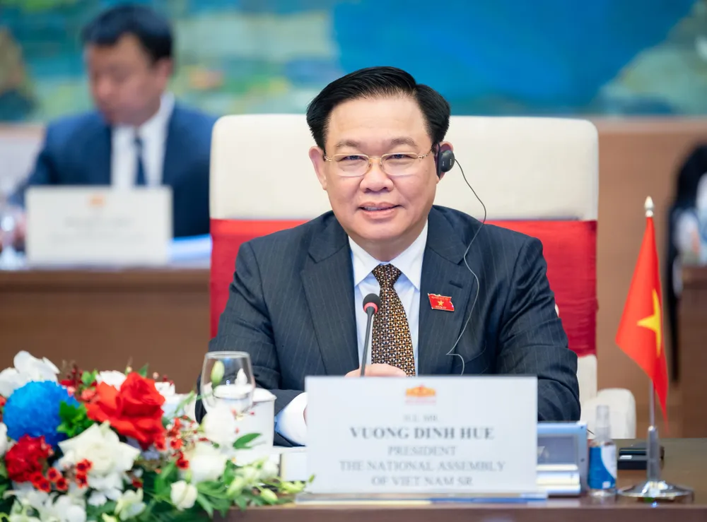 Chủ tịch Quốc hội Vương Đình Huệ phát biểu tại hội đàm. Ảnh: VIẾT CHUNG