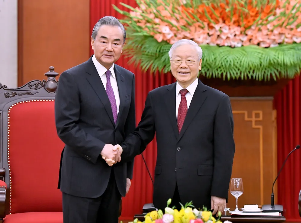 Tổng Bí thư Nguyễn Phú Trọng và Bộ trưởng Ngoại giao Trung Quốc Vương Nghị tại trụ sở Trung ương Đảng chiều 1-12. Ảnh: VIẾT CHUNG