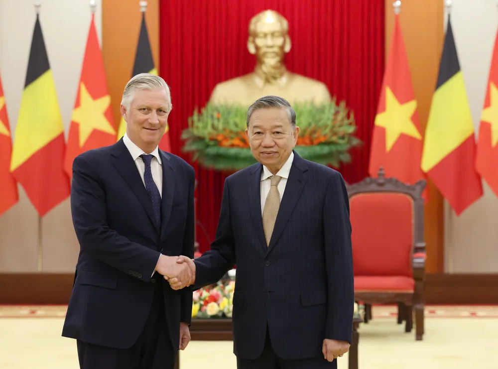 Tổng Bí thư Tô Lâm và Nhà vua Bỉ Philippe tại trụ sở Trung ương Đảng, chiều 1-4. Ảnh: QUANG PHÚC TBT tiep Vua Bi 1.jpg