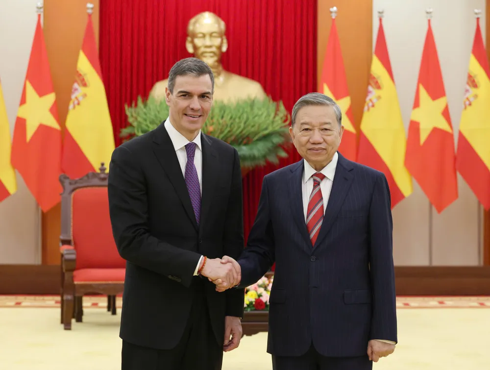 Tổng Bí thư Tô Lâm và Thủ tướng Tây Ban Nha Pedro Sánchez tại trụ sở Trung ương Đảng, ngày 9-4. Ảnh: QUANG PHÚC TBT tiep Thu tuong TBN 1.jpg