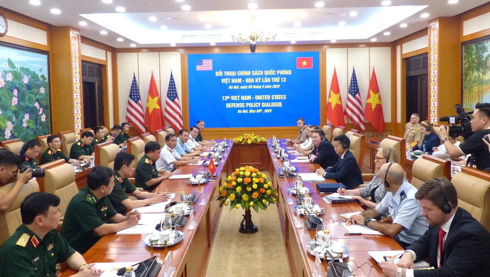 Quang cảnh cuộc đối thoại. Ảnh: T.B Doi thoai QP Viet - My 1.jpg
