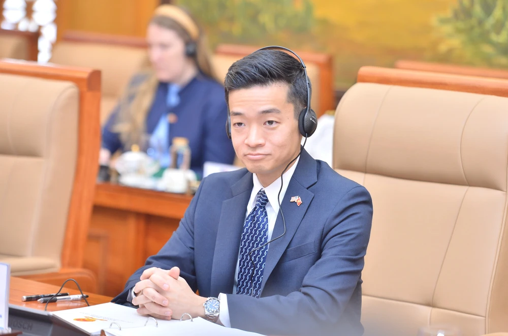 Ông John Noh phát biểu tại đối thoại. Ảnh: T.B Doi thoai QP Viet - My 4.jpg
