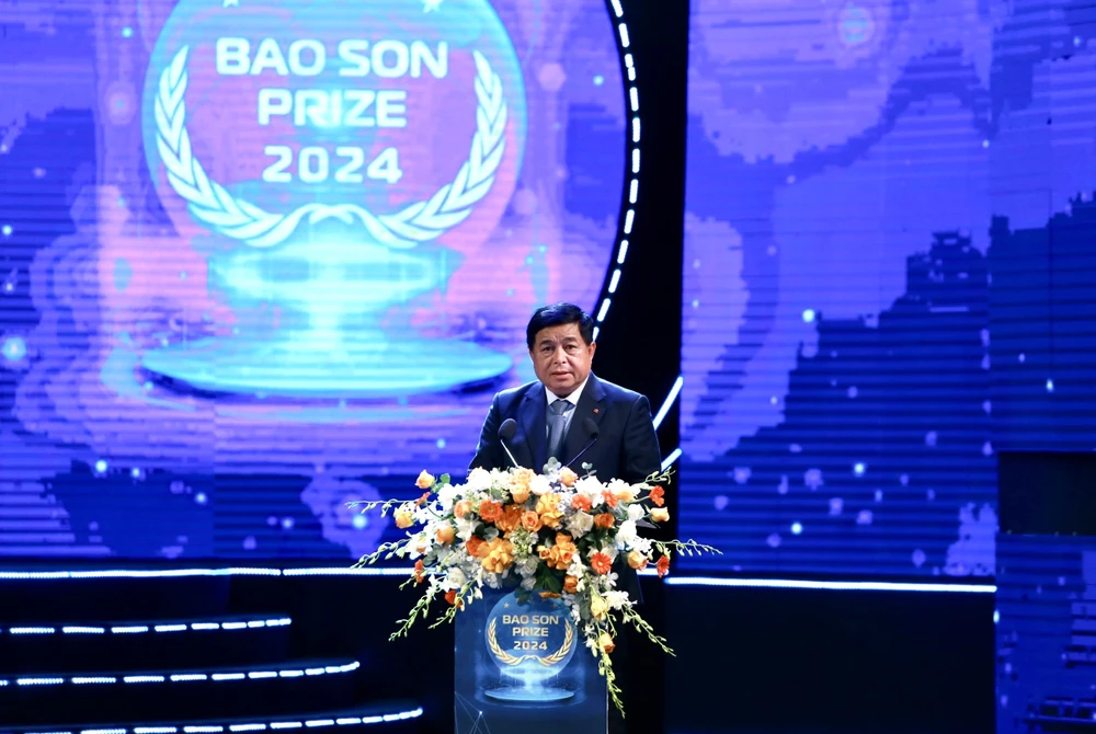 Phó Thủ tướng Nguyễn Chí Dũng phát biểu tại buổi lễ Anh trao Giai thuong Bao Son 2.jpg