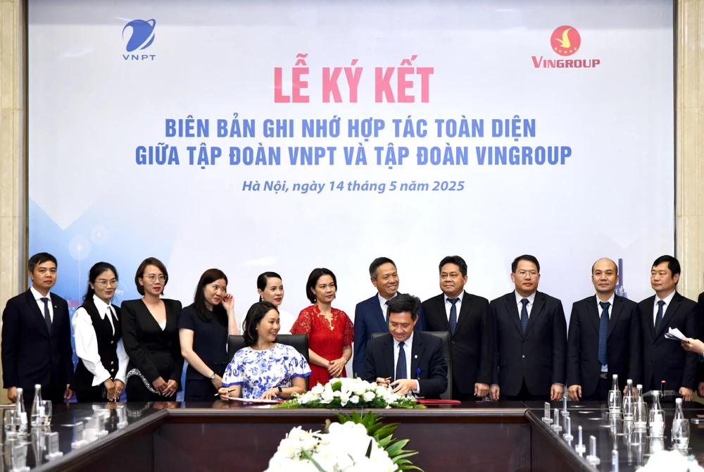 VNPT và Vingroup thực hiện nghi thức ký kết biên bản hợp tác toàn diện VNPT - VINGROUP 1.jpg
