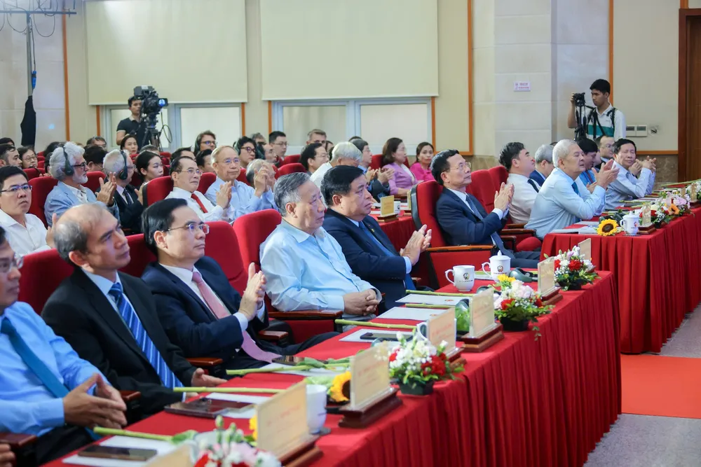 Các đại biểu tham dự sự kiện Ngay KHCN 6.jpg