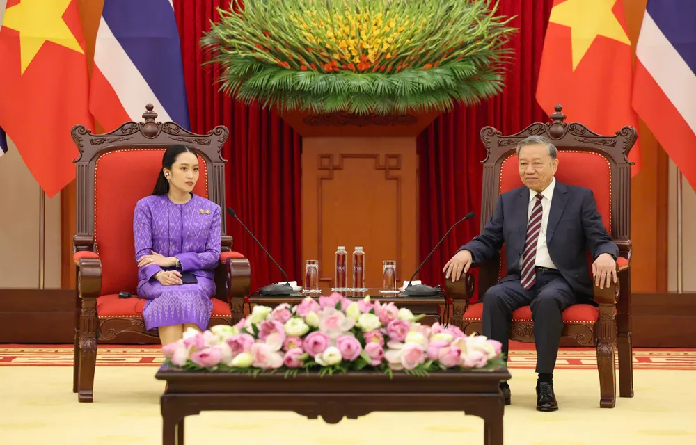 Tổng Bí thư Tô Lâm trao đổi với Thủ tướng Paetongtarn Shinawatra tại cuộc tiếp. Ảnh: QUANG PHÚC TBT tiep Thu tuong Thai Lan 3.jpg