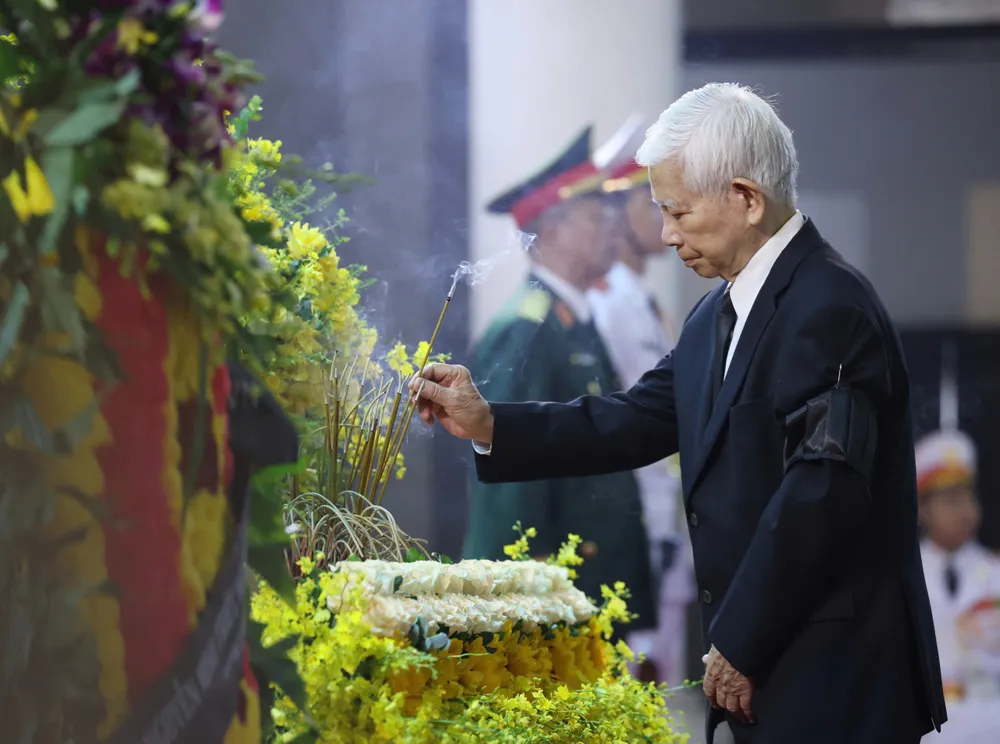CNT Nguyen Minh Triet vieng 4.jpg
