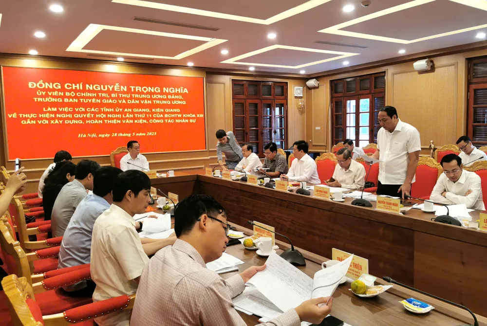 Quang cảnh cuộc làm việc Anh Ban TGDV TW 5.jpg
