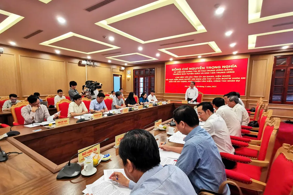 Quang cảnh cuộc làm việc Anh Ban TGDV TW 7.jpg