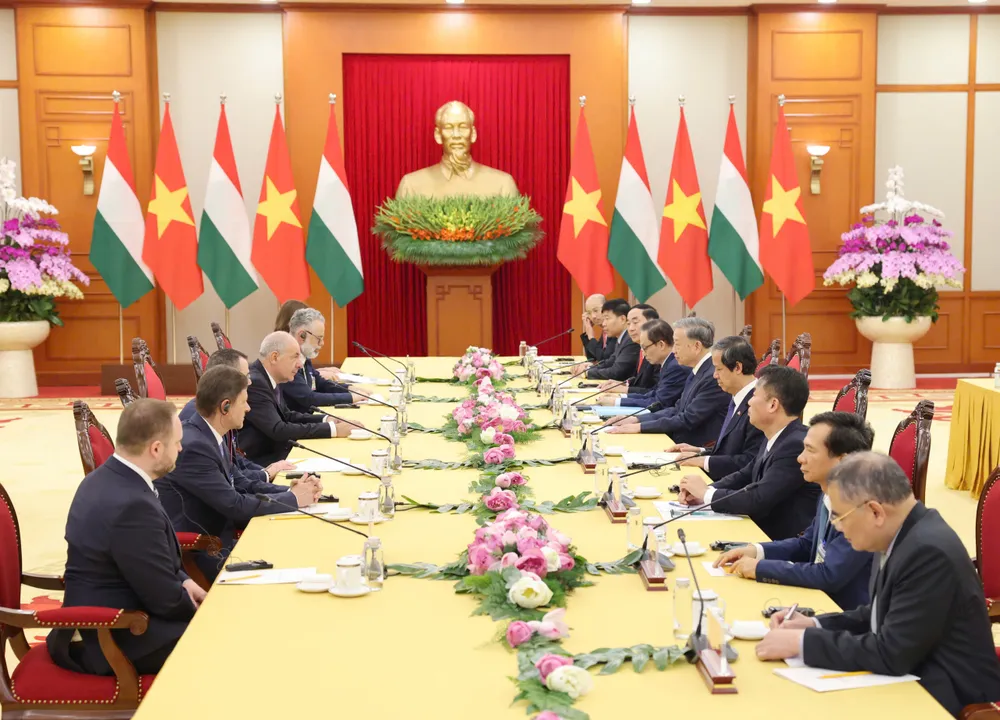 Quang cảnh cuộc hội kiến. Ảnh: QUANG PHÚC TBT tiep TT Hungary 3.jpg