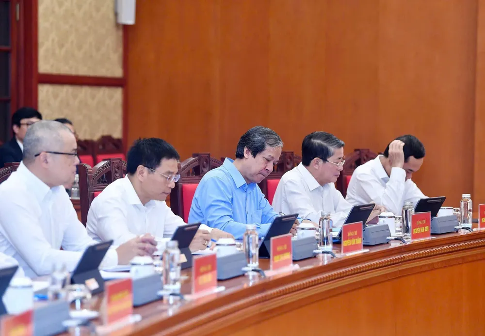Các đại biểu dự phiên họp. Ảnh: VIẾT CHUNG Hop Ban Chi dao phat trien KHCN 4.jpg