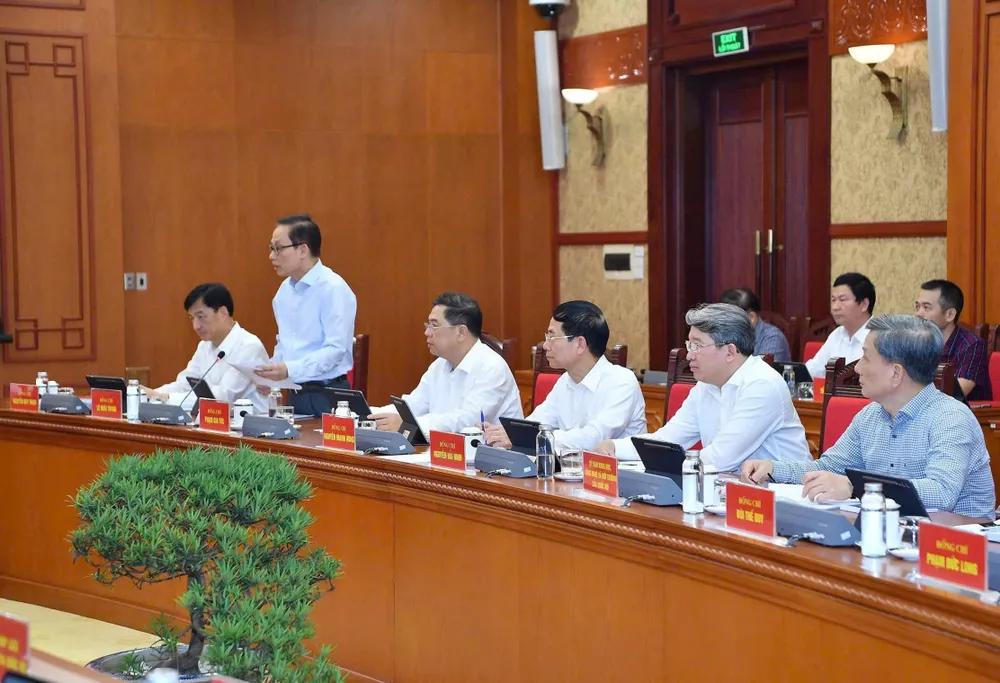 Các đại biểu dự phiên họp. Ảnh: VIẾT CHUNG Hop Ban Chi dao phat trien KHCN 5.jpg